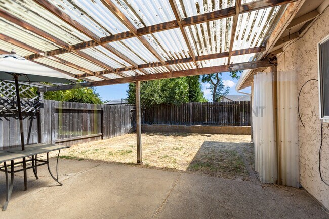 Building Photo - Charming 4-Bed, 2-Bath Home in Sacramento’...