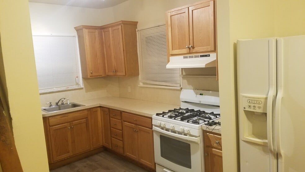 Building Photo - 8 Charlton Ave