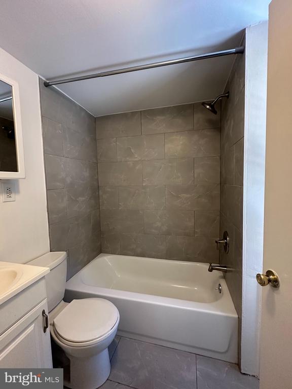 Building Photo - 1220 Pine St