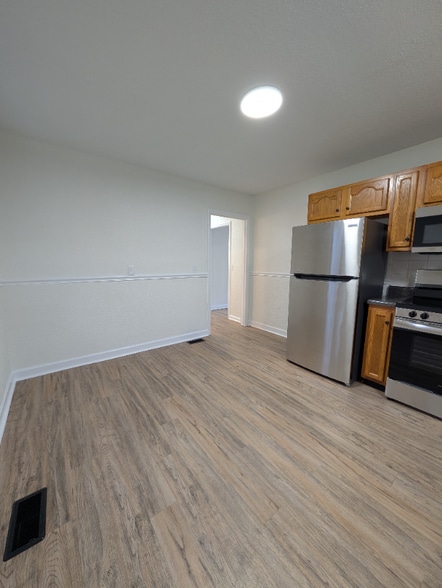 Building Photo - 211 Dale St