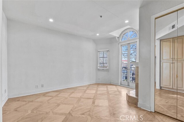 Building Photo - 309 N Almont Dr