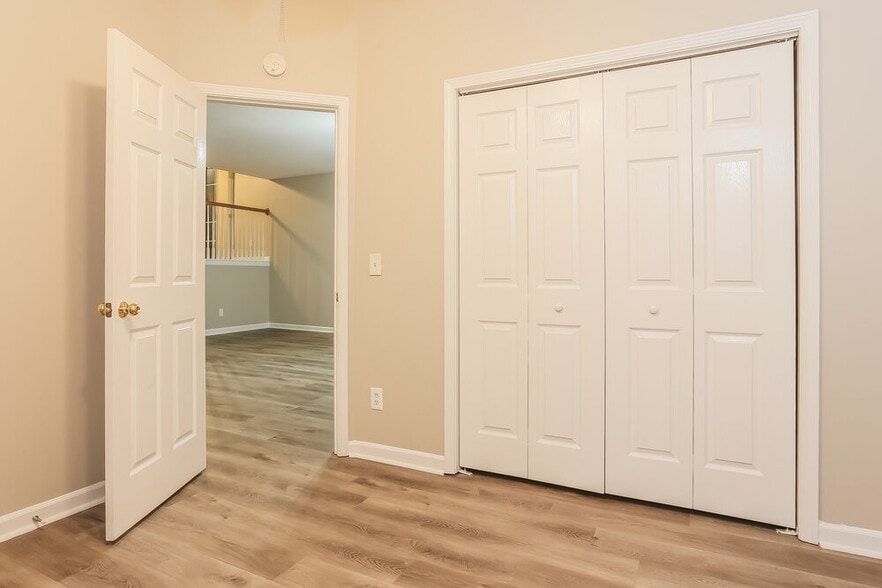 Building Photo - 5980 Tate Dr