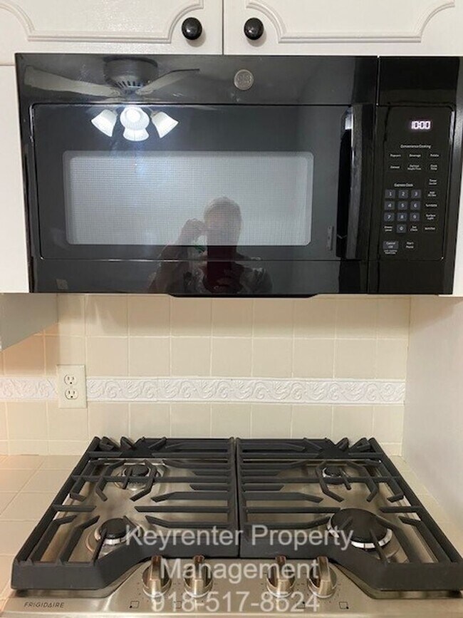 Building Photo - 3 Bed | 2 Full Bath | 31st & Memorial