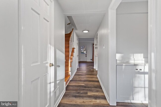 Building Photo - 6800 Melrose Dr