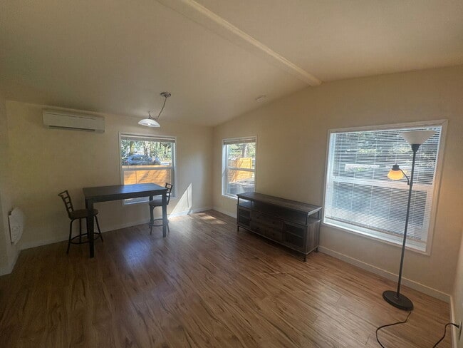 Building Photo - Remodeled 1BR Cottage on Private Wooded Lot