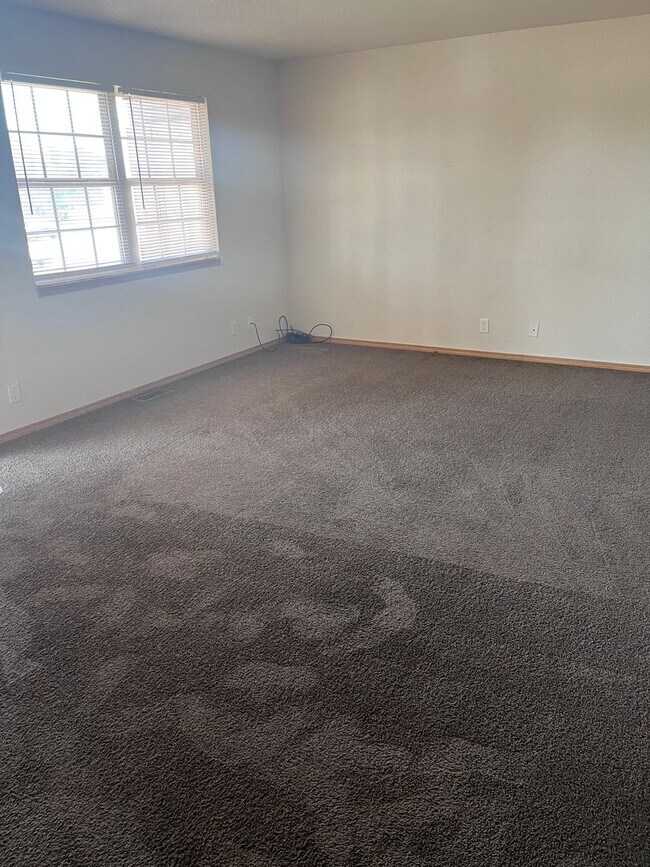 Building Photo - CUTE 2bd/2bath apartment (DOWNSTAIRS UNIT)...