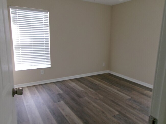 Building Photo - 1709 NW 36th Pl