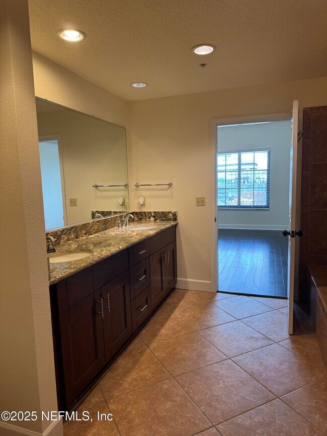 Building Photo - 1478 Riverplace Blvd