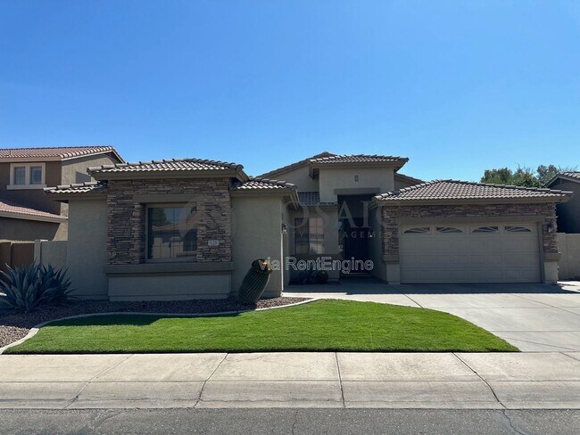 Primary Photo - 121 W Birchwood Pl