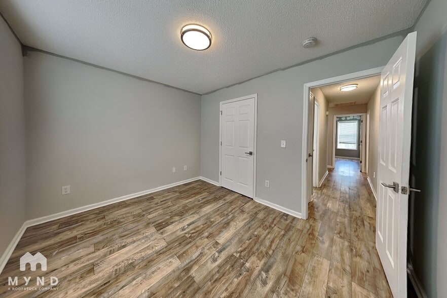 Building Photo - 200 Cedar Ridge Cir