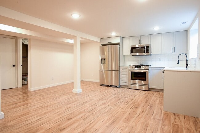 Building Photo - Beautiful 4 bedroom home in Ballard