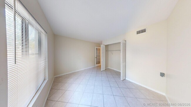 Building Photo - 1015 Green Pine Blvd