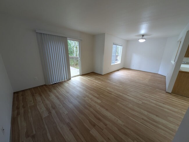 Building Photo - Large Duplex on Quiet Dead-End Street with 2-Car Garage, Washer & Dryer Provided