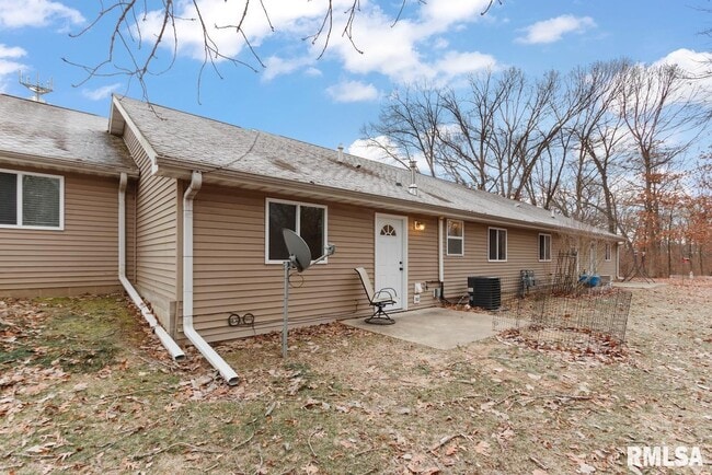 Building Photo - 3005 N Molleck Dr