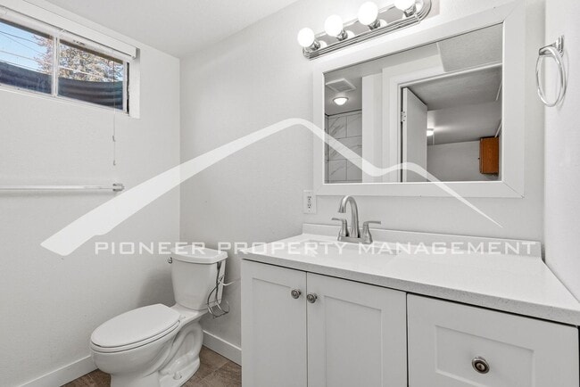 Building Photo - Lovely Single Family Home Fenced in Yard and Central AC