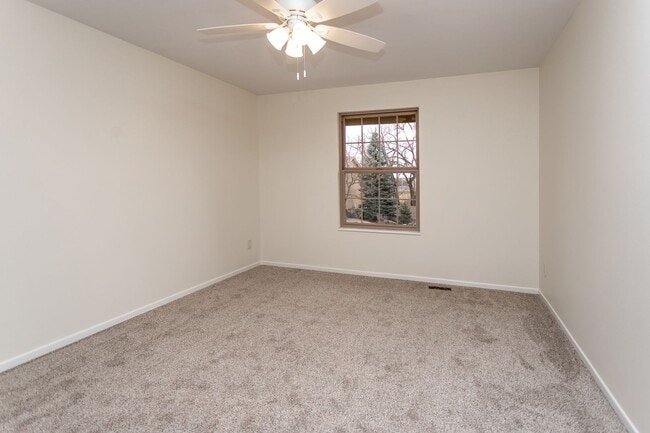 Building Photo - Spacious & Bright Broadmoor Townhome with Covered Deck!