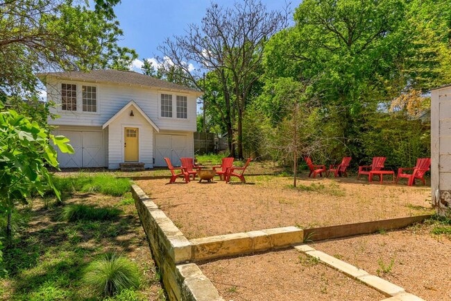Building Photo - 305 Lockhart Dr