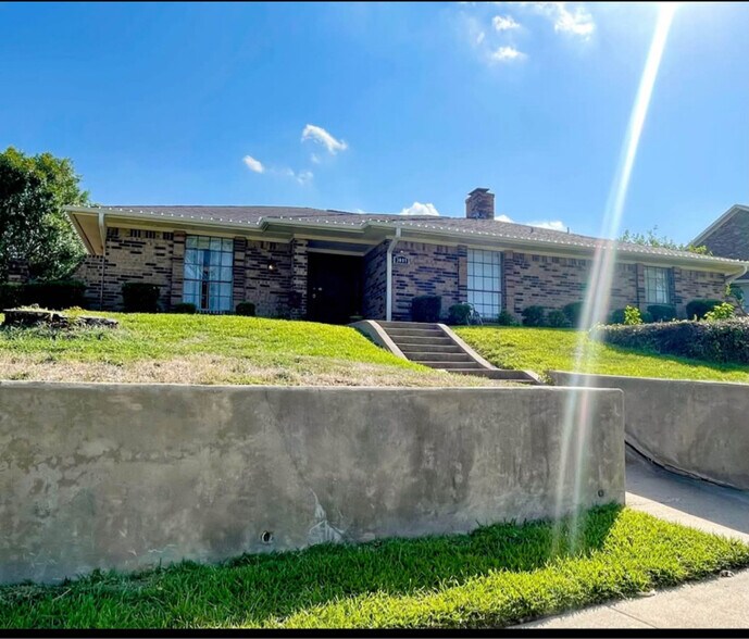 Building Photo - 3009 Apple Valley Dr