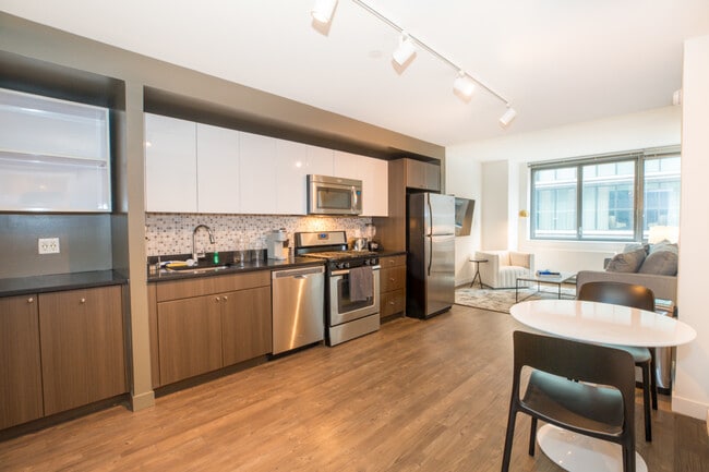 Building Photo - 525 W 28th St