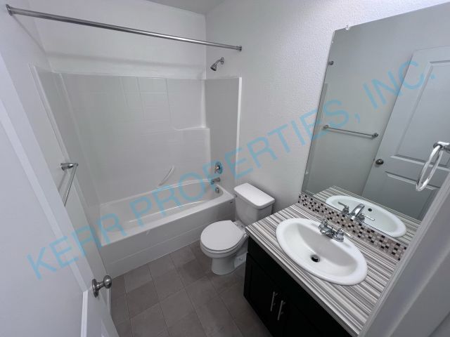 Building Photo - Spacious 4-Bedroom Townhouse with 3.5 Baths in Prime Happy Valley Location – 2021 Sq Ft of Modern...