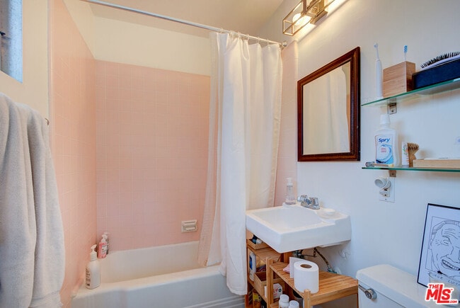 Building Photo - 555 Agate St