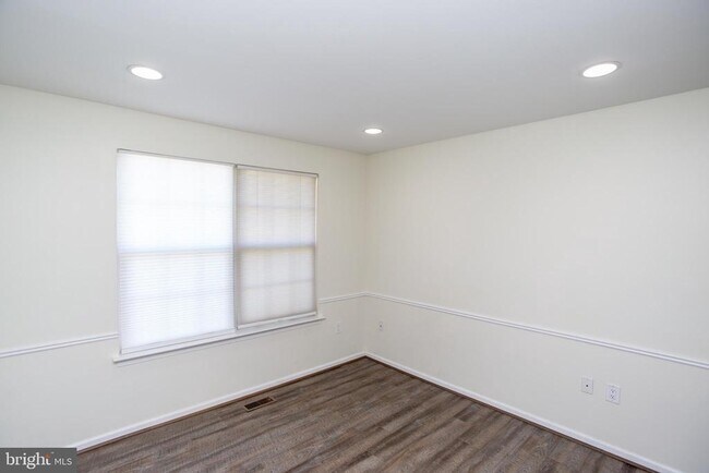 Building Photo - 1739 McNelis Dr