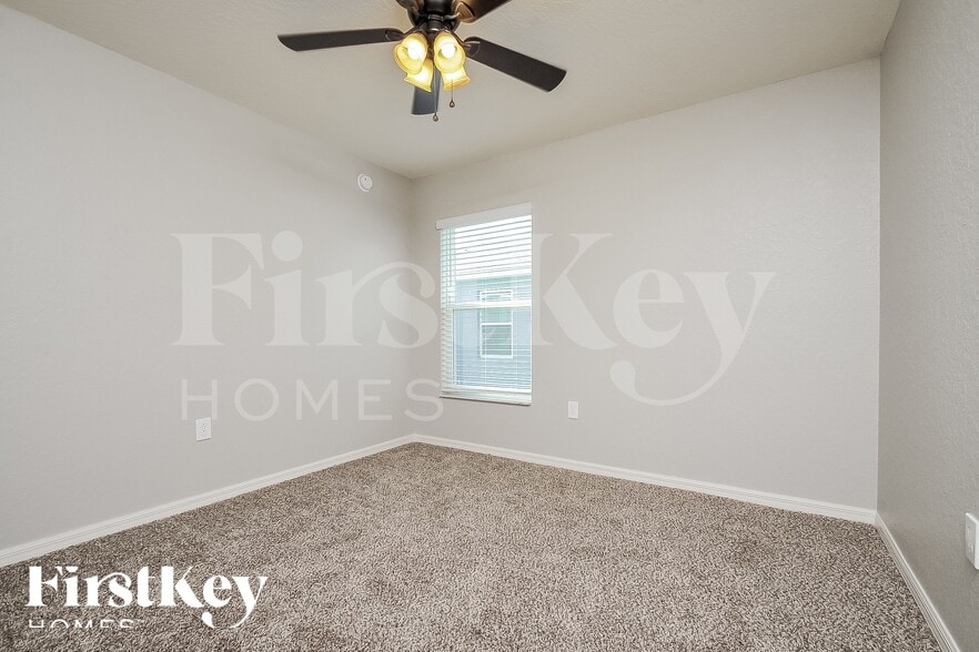 Building Photo - 851 Orleans Dr