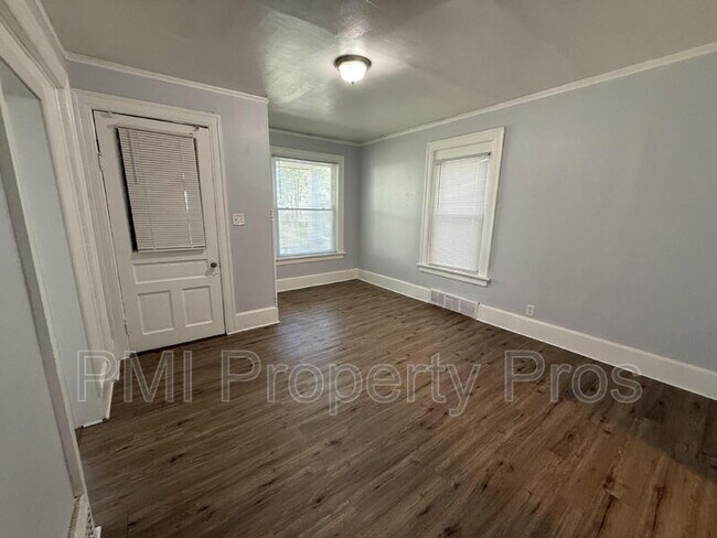 Building Photo - 2853 N Booth St