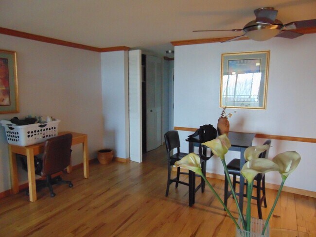 Building Photo - Spacious 1 bedroom Condo in Governor's Par...