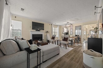 Building Photo - Room in House on Crestridge Ct