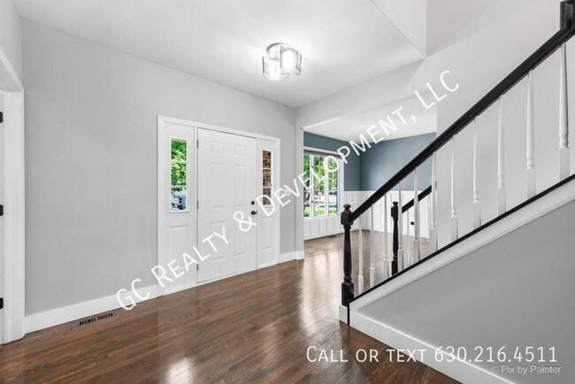 Building Photo - 590 Golfers Ln