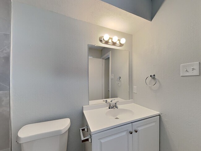 Building Photo - Spacious 3-Bed, 2-Bath Home with Garage, F...