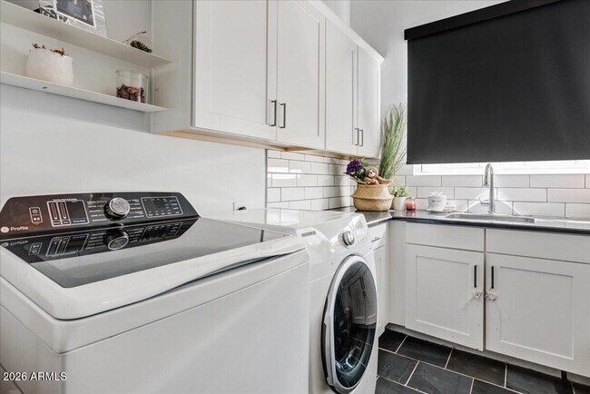 Building Photo - 4528 North 39th Pl