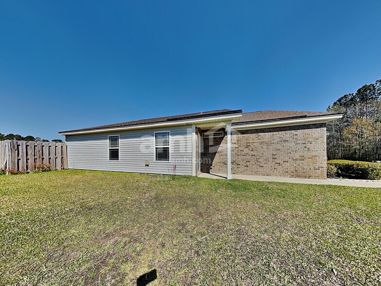 Building Photo - 132 Spring Lakes Dr