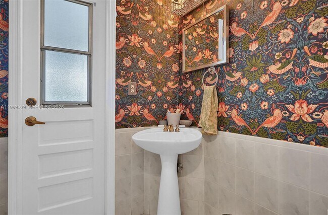 Building Photo - 15280 SW 72nd Ave