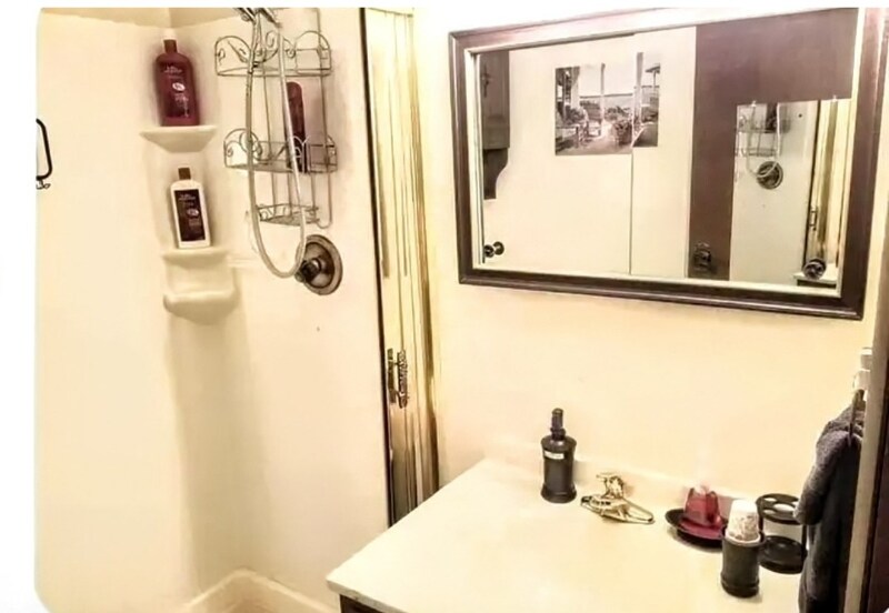 Building Photo - 892 N State Rd 149