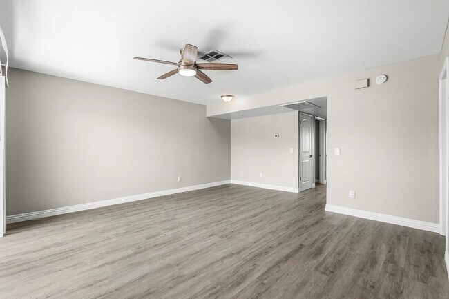 Building Photo - 32450 Candlewood Dr