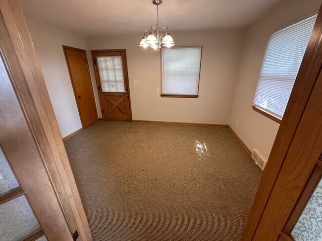 Building Photo - Louisville Farmhouse With Walkout basement