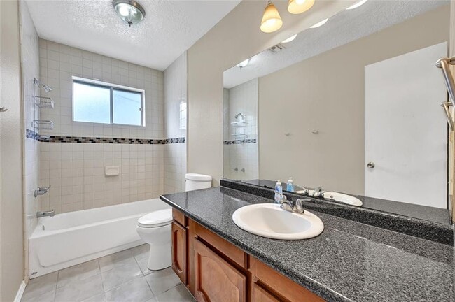 Building Photo - 10007 Oakmont Dr
