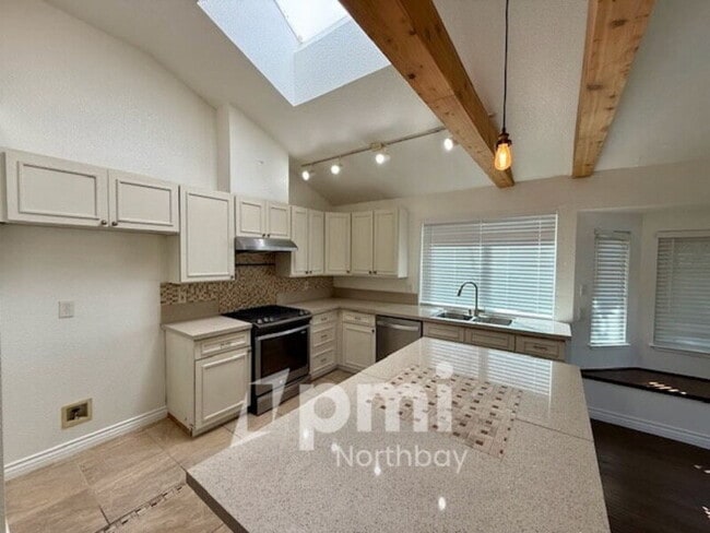 Building Photo - 1126 Meadowlark Dr