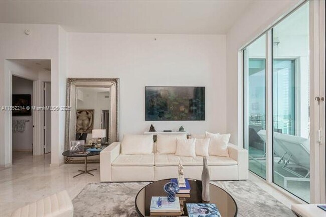 Building Photo - 900 Brickell Key Blvd