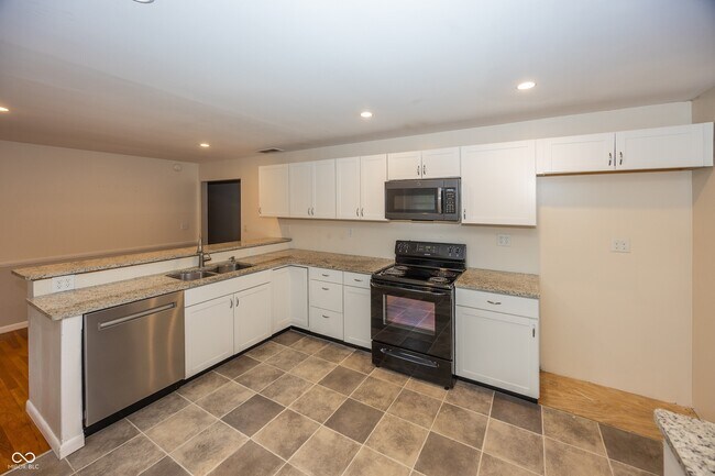 Building Photo - 628 Ash Dr