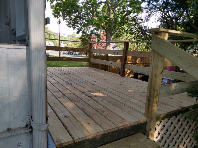 Deck - 1736 Ferndale Ave