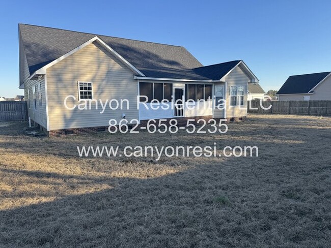 Building Photo - Charming 3 Bed 2 Bath Home with Bonus Room