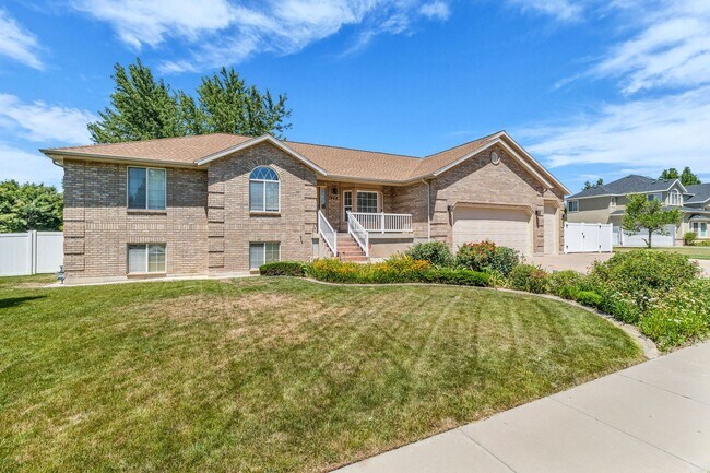 Building Photo - Spacious 5 Bed Kaysville Home with 3-Car Garage