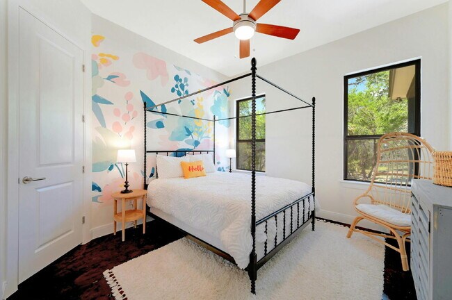 Building Photo - Spacious 4-Bed Oasis at this Canyon Lake Gem!