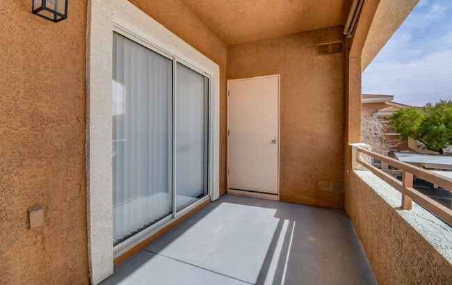 Building Photo - Beautiful 2 BR In Gated 89052 Community