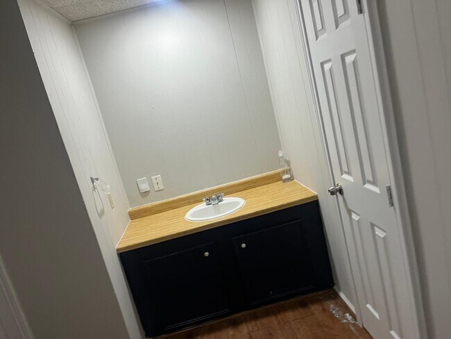 Building Photo - 12123 Alpha Ln
