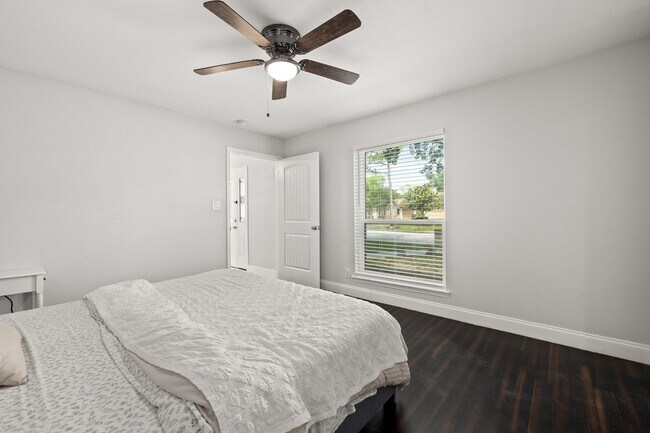 Building Photo - 2114 Briargreen Dr