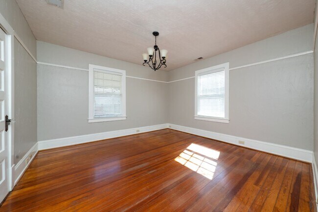 Building Photo - Beautiful 3BR in Birmingham’s Historic Highlands – Don't Miss Out!